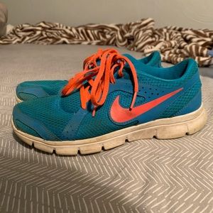 Nike running shoes!! (Size 6)